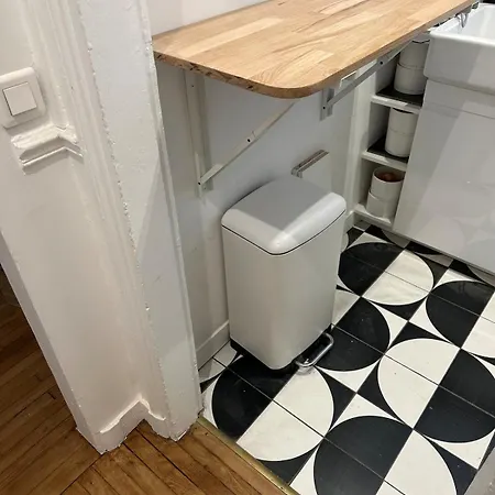 In Cozy Small Апартаменты Париж